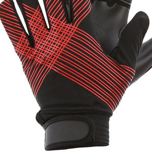 ถุงมือฟุตบอลกีฬาแบบกีลิก ดีไซน์ใหม่ พร้อมพิมพ์โลโก้ตามสั่ง สีและขนาดตามสั่ง สำหรับทุกเพศ คุณภาพสูง ราคาประหยัด จาก Oozie Sports - Product Image 4