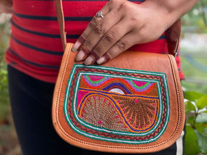 Bolsos bordados de cuero hechos a mano, bolso de mano de cuero, Vintage, multicolor, marrón - Product Image 2