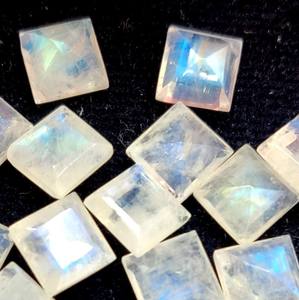 มูนสโตนสีรุ้งธรรมชาติ ทรงเหลี่ยม 10 มม. เจียระไนเหลี่ยมเพชรพลอย - ประกายสีฟ้าสวยงาม คุณภาพดี หินพลอยหลวม - Product Image 6