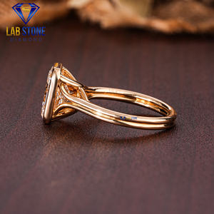 Anillo de Oro Amarillo con Diamante Radiante y Corte Redondo de 3.40 TDW, Color EF-VS, Impresionante - Product Image 3