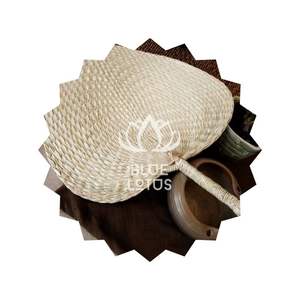 Abanico de Mano de Hoja de Palma, Artesanía Ecológica - Product Image 1
