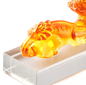 Estatuilla de cristal personalizada de Pixiu, adorno de escritorio, símbolo de riqueza Feng Shui para oficina, entrada, regalo de negocios - Product Image 3