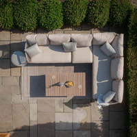 Grand ensemble de canapés d'extérieur modernes en forme de L, structure en teck massif, coussins imperméables et écologiques, table basse, pour villa et jardin