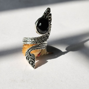 Anillo de Serpiente Elegante Religioso Unisex, Plata de Ley 925 con Incrustaciones de Ónix, Joyería al por Mayor para Bodas, Compromisos, Aniversarios y Fiestas - Product Image 5