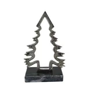 Ensemble de 2 sapins de Noël modernes en aluminium et marbre avec base, couleurs argent et vert, écologiques, grande taille pour décoration de table - Product Image 1