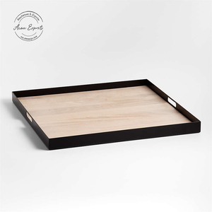 Plateau moderne en bois avec élégantes poignées en métal argenté idéal pour la décoration de luxe d'un comptoir de bar, d'une cuisine et d'un hôtel. - Product Image 6