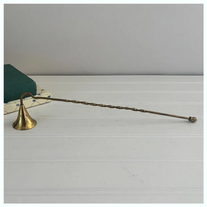 Abatidor de velas de diseño antiguo en latón con forma de tijera elegante, perfecto para suministros de accesorios decorativos para el hogar - Product Image 1