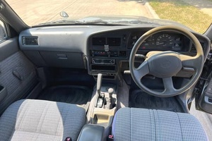 Hilux Surf SSR-X Wide 4x4 R20 1997, Camioneta Diésel Turbo Manual con Interior Claro y Asientos de Tela en Venta - Product Image 5