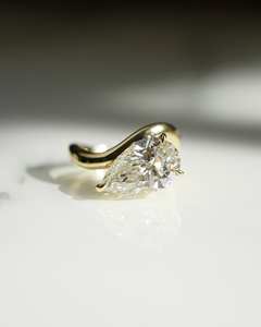 3.74 Ct allongé poire coupe Moissanite bague de fiançailles pour les femmes étincelant poire forme Solitaire élégant larme goutte proposition anneau - Product Image 1