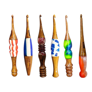 Gancho de ganchillo de resina de madera hecho a mano, regalo de hilo de agarre ergonómico para tejer - Product Image 1
