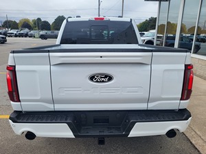 Ford F-150 Lariat Híbrido SuperCrew 2025 a Precio Accesible - Product Image 4