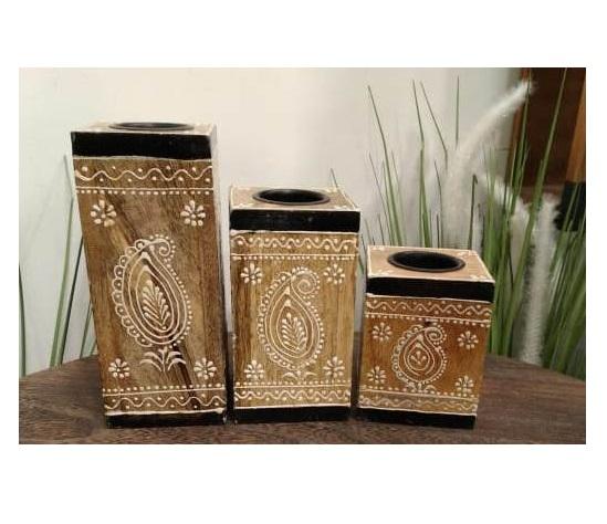 มีสีเขียวขุ่น