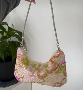 SMART BAGS Mujer Estilo bohemio Bordado Trabajo Mano Embrague Bolsos Diseño elegante Forro de algodón al mejor precio al por mayor - Product Image 3