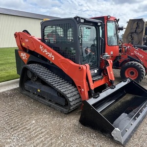 รถตักล้อยางขนาดเล็ก Kubota SVL97-2 ปี 2021 มือสอง พร้อมปั๊มไฮดรอลิก KYB รับน้ำหนักได้ 2 ตัน ใช้งานน้อย สภาพดีเยี่ยม - Product Image 1