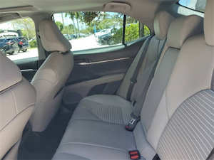 Voiture d'occasion de qualité abordable, Toyota Camry Hybride SE 2022, conduite à gauche - Product Image 4