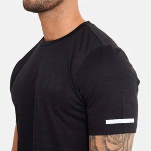 T-shirt d'entraînement élégant pour hommes-Doux, confortable et idéal pour les vêtements décontractés, les entraînements de gymnastique et les activités physiques - Product Image 6
