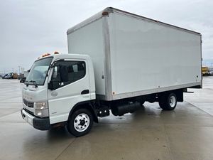 Camión de Carga de Servicio Mediano 2017 Mitsubishi - Fuso FE160 con Carrocería Cerrada para Logística y Distribución - Product Image 1