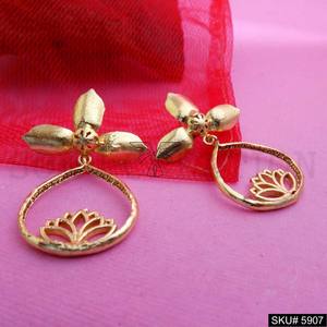 Boucles d'oreilles pendantes plaquées or faites à la main SKU5907 Bijoux de mode élégants - Product Image 3