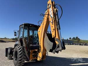 Chargeuse-pelleteuse Case 580M3 d'occasion à vendre, fabriquée aux États-Unis, rétro-excavatrice 580M, équipement de construction routière avec composants de moteur essentiels - Product Image 4