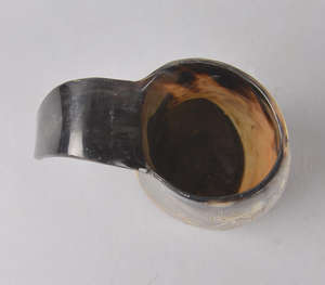 Authentique Corne à boire Viking en bois naturel artisanal avec une poignée incurvée vers l'extérieur unique Style nordique traditionnel Poli - Product Image 6