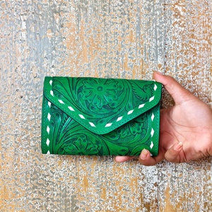 Bolso de Mujer Personalizado Estilo Vintage, de Primera Calidad, con Diseño Floral Verde, Estilo Occidental, de Cuero Vacuno Genuino, Regalos para Vaqueras - Product Image 1