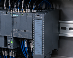 โมดูลเอาต์พุตดิจิตอล Simatic ET 200SP DQ32 32 ช่องสัญญาณ 24VDC S7 1500 ระบบอัตโนมัติ PLC ผลิตในเยอรมนี 6ES7532-5HF00-0AB0 - Product Image 3