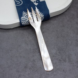 Cuillère perlée sophistiquée pour la salle à manger et le divertissement - Product Image 2
