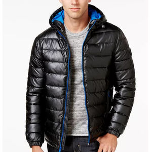 Chaqueta acolchada resistente para hombre, diseñada para brindar calor duradero, integridad estructural y rendimiento confiable en invierno. - Product Image 1