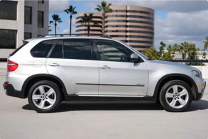 Asequible para Conducir |   CONDUCCIÓN IZQUIERDA |   Volante a la derecha |   2010 B M W X5 XDRIVE35DDSS - Product Image 3