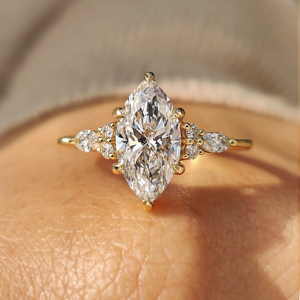 Anillo Étnico de Plata con Mariposa Cristiana y Moissanita de 3.51ct para Mujer, Corte Ovalado, Halo Eterno Oculto, Certificado IGI, para Fiesta - Product Image 1