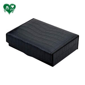 Caja plegable de PU con diseño de cocodrilo y logotipo personalizado, botón magnético con tapa abatible, doble cubierta para naipes de marca de lujo - Product Image 3