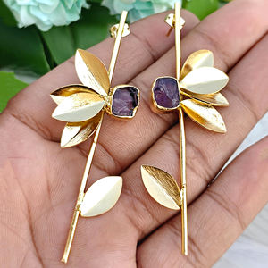 Pendientes de Moda Hipoalergénicos con Amatista Natural de Aspecto Crudo, Pendientes Colgantes de Latón con Baño de Oro de 18k, Diseño de Hoja para Mujer - Product Image 4