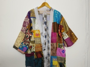 Mix Assortiment Vintage Soie Kimono Robe Recyclé Sari Peignoir Indian Beach Cover Up Léger Boho Robe de chambre pour les femmes - Product Image 6