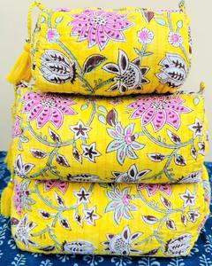 กระเป๋าเดินทางมีซิปขนาดใหญ่ลายดอกไม้ผ้าฝ้ายลายดอกไม้สีเหลืองเป็นมิตรต่อสิ่งแวดล้อมสไตล์วินเทจ - Product Image 1