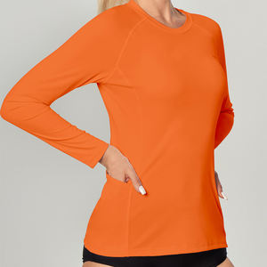 Camisetas de protección contra sarpullidos ajustadas con cuello redondo de tamaño personalizado, protección de la piel para uso en exteriores, protector contra sarpullidos de manga larga para mujer - Product Image 5