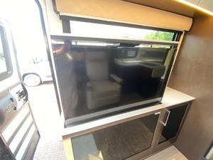 Unidad de viaje L-e-i-s-u-r-e T-r-a-v-e-l U24MB usada de 2019 lista para la venta - Product Image 6