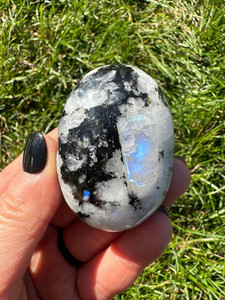 หินมูนสโตนสีรุ้งขัดเงาธรรมชาติคุณภาพดีที่สุด งานฝีมือทำมือ หินกึ่งมีค่าสีน้ำเงินสดใส งานฝีมือรูปสัตว์ แสดงถึงความรัก - Product Image 5