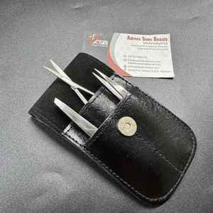 Pinzas de cejas plateadas de alta calidad, logotipo personalizado, puntas puntiagudas inclinadas de acero sostenible, pinzas para cejas con tijera de resorte para cejas - Product Image 2