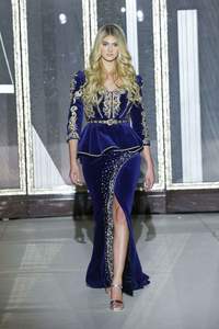 Nouvelle robe traditionnelle algérienne veste et jupe avec trail avec perles de verre embellies perles Dabka travail sur tissu velours = 2025 - Product Image 2