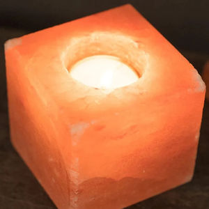 Lampe de sel de l'Himalaya ronde faite à la main, écologique, avec motif floral sculpté, décoration d'intérieur - Product Image 5