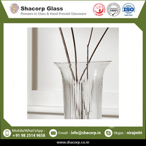 Jarrón de vidrio acanalado alto personalizado de suministro directo de fábrica Hurricane disponible a precio económico - Product Image 2