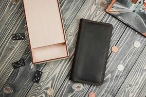 Portefeuille pour hommes de luxe personnalisé de l'usine ALW Porte-cartes portable à bouton en cuir véritable vintage avec LOGO-LW02 personnalisé - Product Image 5