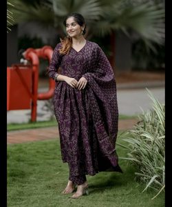 Abaya de lujo Salwar Kurta para mujer en estilo de Dubái con elegante bata caftán marroquí y hermoso traje de fiesta bordado - Product Image 1