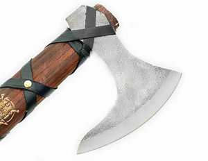 ขวานโทมาฮอว์ค พรีเมียม แบบไวกิ้ง ผลิตจากเหล็กกล้าคาร์บอนสูง พร้อมด้ามไม้ ขายส่ง คุณภาพสูง - Product Image 3