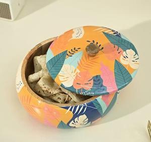 Tapa de madera impresa de forma redonda y olla Chapati de madera hecha para cocinas indias que priorizan tanto la forma como la función - Product Image 5