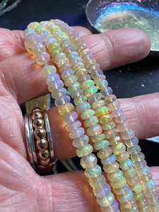 ขายลูกปัดโอปอลหลากสีจากเอธิโอเปียนหลากสีลูกปัดพลอย4-7มม. รูปทรงกลมของเอธิโอเปียธรรมชาติแบบไฟหลายจุด - Product Image 4