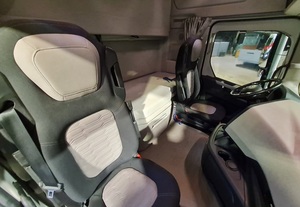 Camion Usato Ford F-Max 500 4x2 Diesel Automatico Euro 6 del 2023, Guida a Sinistra, Trattore Leggero in Buone Condizioni - Product Image 6
