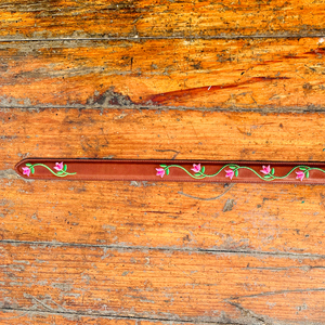 เข็มขัดหนังวัวแท้หรูหราใช้ได้ทั้งชายและหญิงทำมือด้วยการออกแบบปักที่ไม่ซ้ำใครกรอบทองเหลืองความยาวที่กำหนดเองสไตล์สบายๆ - Product Image 4