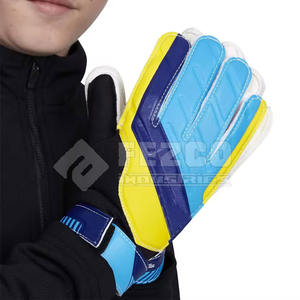 Gants de gardien de but réglables en cuir de haute qualité confortables pour les matchs de football Conception respirante légère - Product Image 3