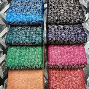 Tissu de brocart Jacquard haut de gamme avec des accents Zari utilisés pour la décoration de mode et les textiles événementiels disponibles en vrac - Product Image 3